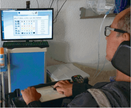 Personne tétraplégique utilisant le logiciel Sibylle