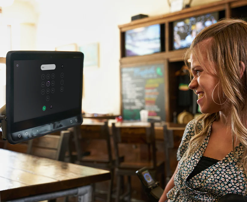 L'application reproduit l'interface d'un téléphone mobile