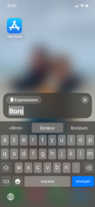 Parole en direct en action avec la Prédiction de mots avec le clavier.